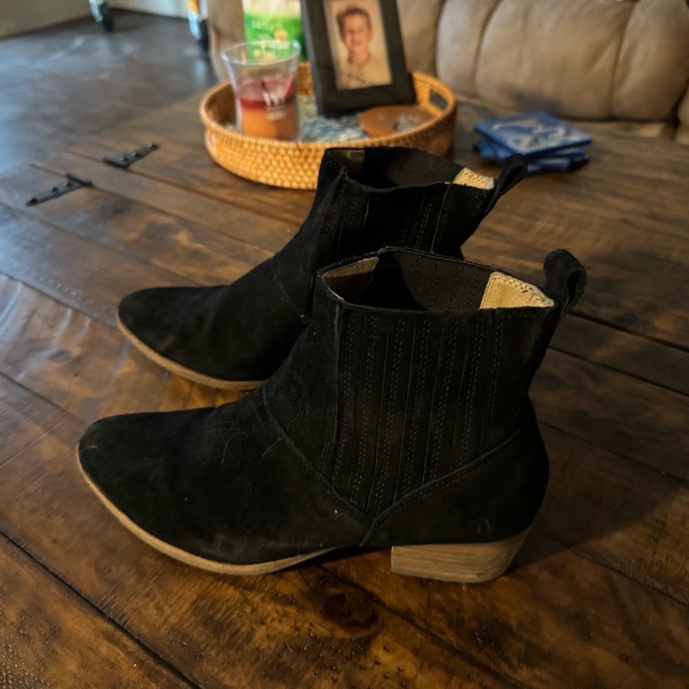 Hush Puppies Women's Black Suede Ankle Boots - Classic Chelsea Style, size 8 1/2